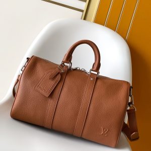 P720 Dimensions: 34 x 21 x 16 cm (Length x Height x Width)